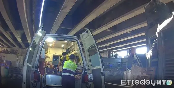 ▲張男在回收廚餘時，不慎被操作機切斷左手指。（圖／記者陸運陞翻攝）