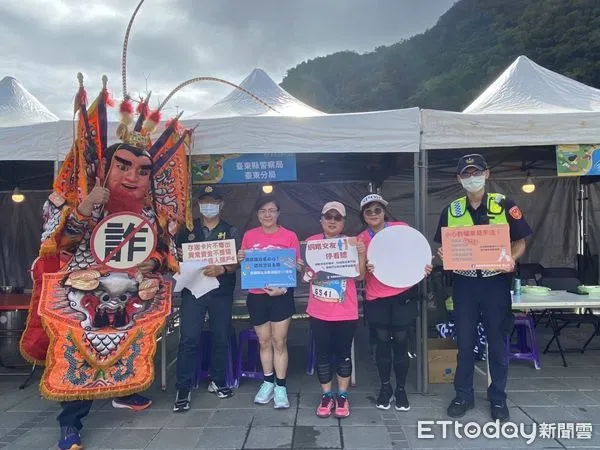 ▲東警結合知本溫泉公益馬拉松，宣導識詐及交安。（圖／記者楊漢聲翻攝）