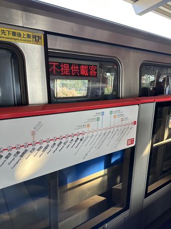 ▲▼北捷淡水信義線列車異常。（圖／民眾提供）