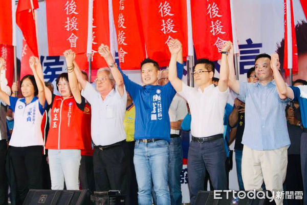 ▲立委陳以信5日中午在大台南會展中心舉辦募款餐會，現場席開近130桌，民眾反應熱烈。（圖／記者林東良翻攝，下同）