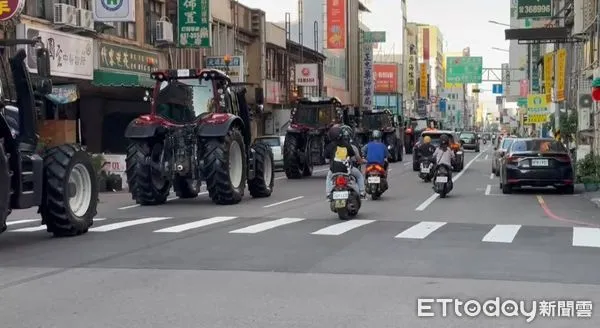 ▲▼苗栗市鐘姓青農昨日迎娶，婚禮車隊是6部大型的農用曳引機，一字排開走在馬路上相當壯觀。（圖／記者蔡文淵翻攝）