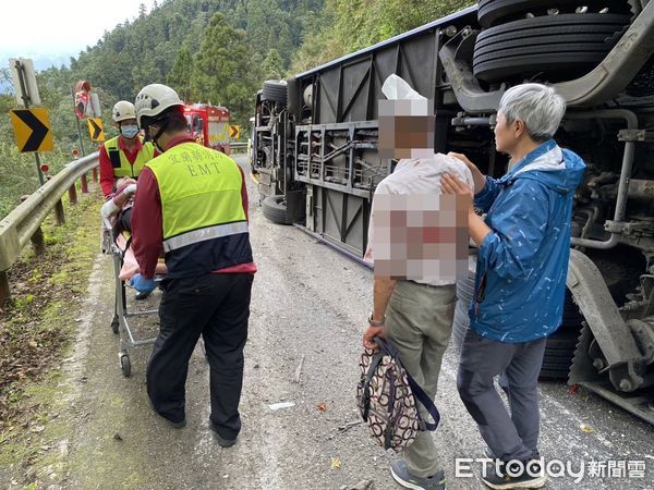 ▲▼太平山遊覽車死亡翻車事件中，至6日上午9時許，已出院24人、住院中7人、加護病房5人、轉院3人。（圖／記者游芳男翻攝，下同）