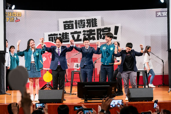 ▲▼民進黨主席暨總統參選人賴清德昨（5）晚間出席苗博雅競選總部成立大會，參與由立法委員參選人苗博雅、吳崢與台北市議員林亮君所主持的Live Podcast《仁愛路四段507號》國際特輯。（圖／賴清德競總提供）