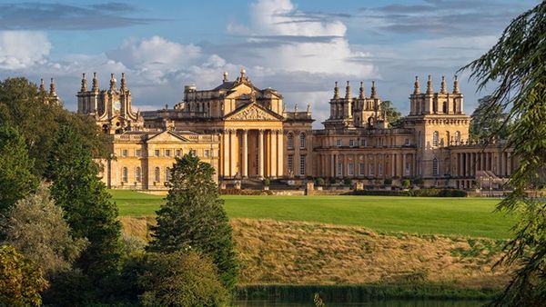 ▲▼英國牛津郡布倫海姆宮（Blenheim Palace），由於前英國首相邱吉爾在此出生，又被稱為邱吉爾莊園。（圖／翻攝自Facebook／Blenheim Palace）