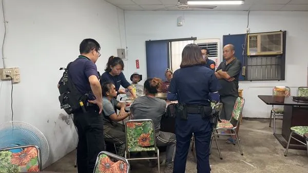 ▲彰化專勤隊羊肉爐店查獲４名失聯移工。（圖／彰化專勤隊提供）