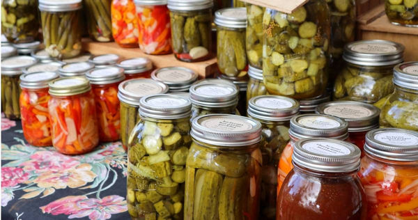 男子平常愛吃醃製品，又有抽菸喝酒習慣，胃痛多年才發現已胃癌晚期。（示意圖／unsplash）