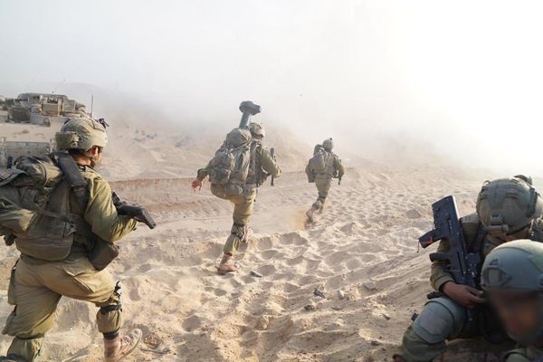 ▲▼以色列國防軍11月7日宣稱占領加薩北部一處哈瑪斯軍事據點，並襲擊哈瑪斯10人小組與反坦克小隊。（圖／翻攝自X／@idfonline）