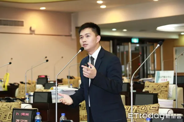▲台南市議員蔡宗豪總質詢續追LED路燈漏電斷電器系統合格與否問題及市區停車位不足等問題。（圖／記者林東良翻攝，下同）