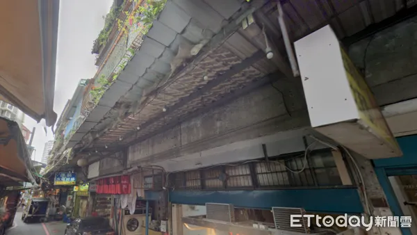 ▲陳姓老翁未前往醫院洗腎，女婿接獲通知前往住處尋找，發現老翁倒臥在樓梯間已無生命徵象。（圖／記者陸運陞翻攝）