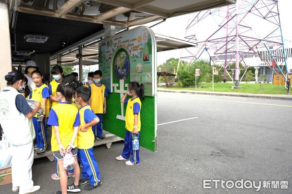 ▲▼慈濟基金會行動環保車即日起進駐車籠埔斷層保存園區，該環保車已巡迴7個縣市、逾2萬人參觀。（圖／科博館提供，下同）