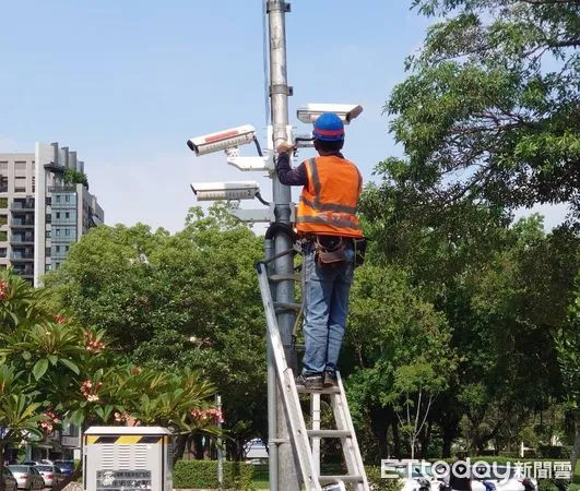 ▲▼台中建置3萬支監視器鏡頭，全國第一，明年將斥資逾億更換數位式，有效打擊犯罪。（圖／台中警方提供，下同）