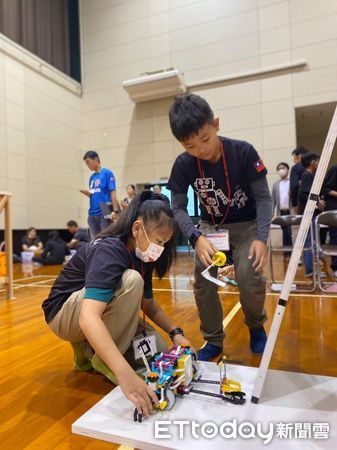 ▲台南市參加「RoboRave國際機器人大賽」，由37所台南市高中、國中、國小所組成的代表隊大放異彩，囊括9金10銀11銅共30面獎牌，傲視全球。（圖／記者林東良翻攝，下同）