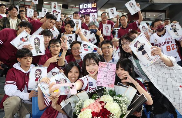 李多慧在台灣的第一個球季結束，賽後直喊著不想回韓國。（翻攝自Rakuten Girls臉書）