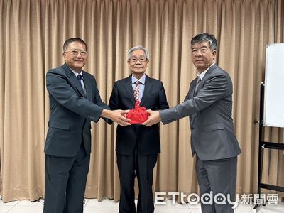 嘉義市監理站卸任新任站長交接　吳孟峰交棒邱振誠