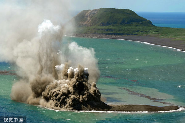 ▲▼日本海底火山爆發催生新的島嶼。（圖／CFP）