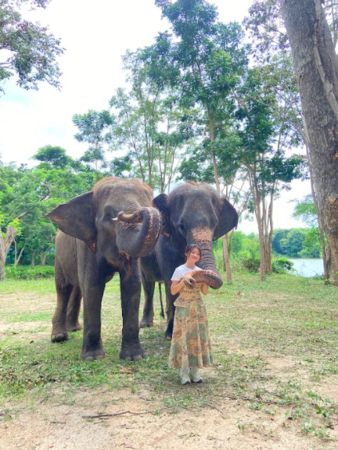 ▲▼Gail蓋兒到泰國動物園與大象共舞。（圖／量子娛樂提供） 