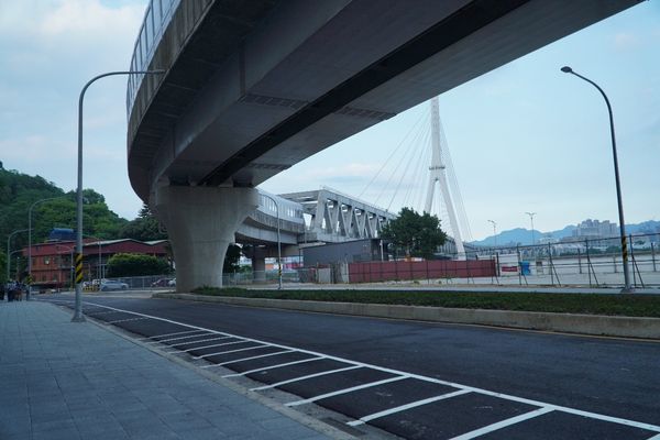 捷運新和國小站旁東側、南側新闢道路啟用通往雙北更便捷（圖／新北市政府捷運工程局提供）