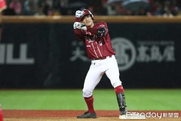 ▲樂天桃猿林承飛安打帶有打點。（圖／記者林敬旻攝）