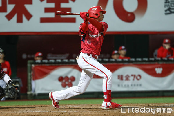 ▲味全龍冉承霖。（圖／記者林敬旻攝）