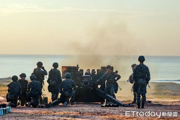 ▲▼       金防部火砲射擊  展精實戰力      。（圖／記者林名揚翻攝）