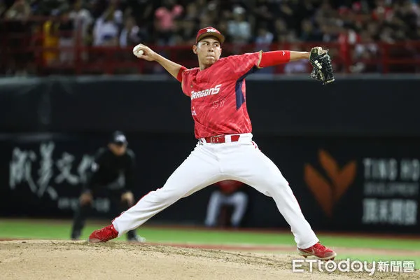 ▲味全龍投手陳冠偉成功守下勝果。（圖／記者林敬旻攝）