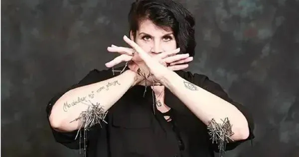 全身52個植入物　美國「生化女」破金氏紀錄…親曝1功能超方便