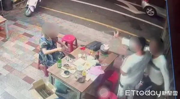 ▲蔡姓男子與黃姓女子在燒烤店發生糾紛，市警二分局據報帶回2人，雙方雖互不提告訴，惟警方仍依社維法究辦。（圖／記者林東良翻攝，下同）