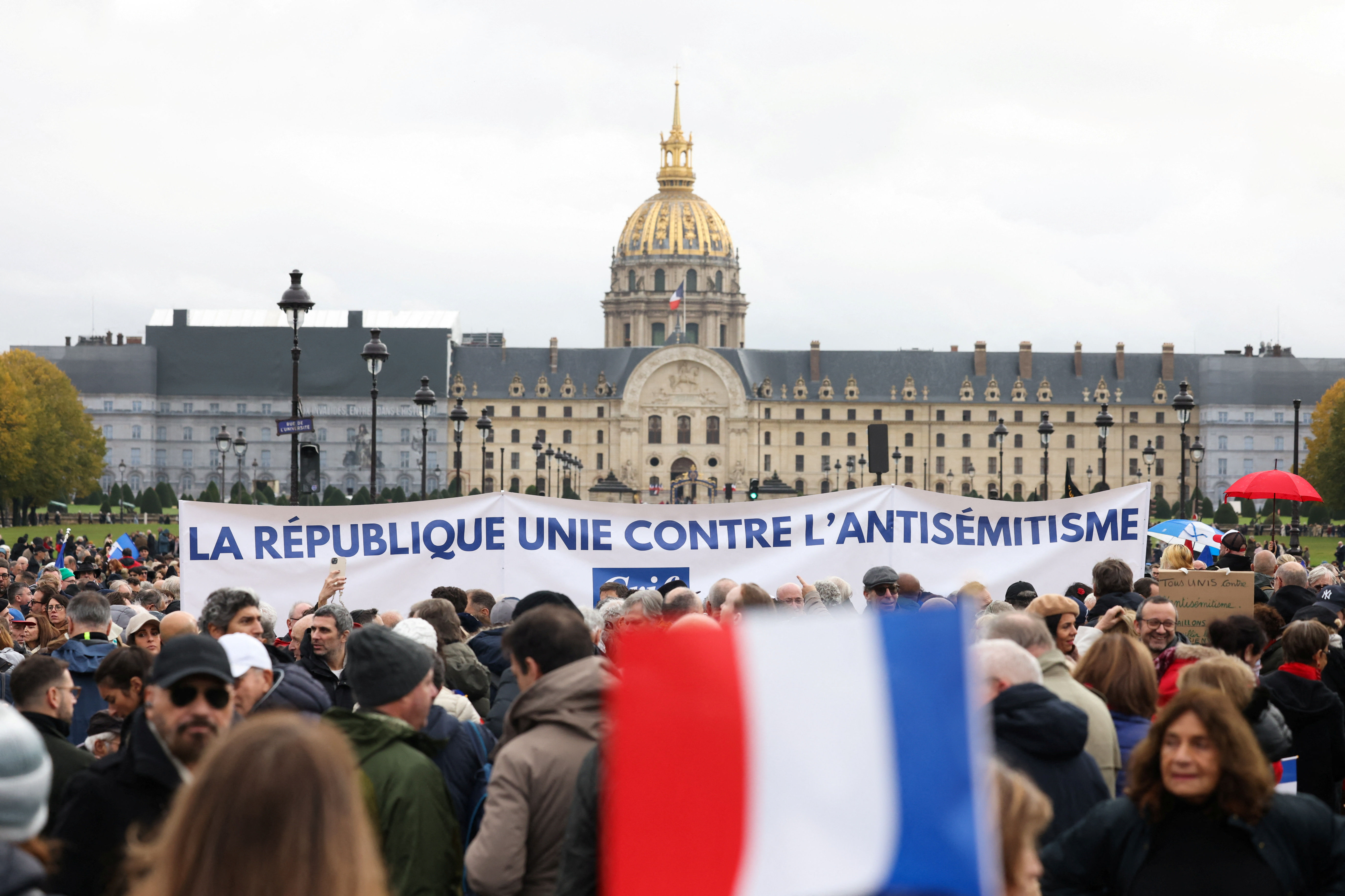 ▲法國隊抗反猶太主義遊行，10多萬人走上街頭。（圖／路透）