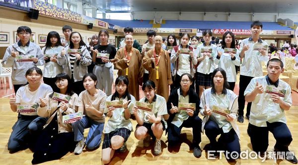 ▲佛光山慈悲基金會三好獎助學金頒贈         。（圖／佛光山慈悲基金會提供）
