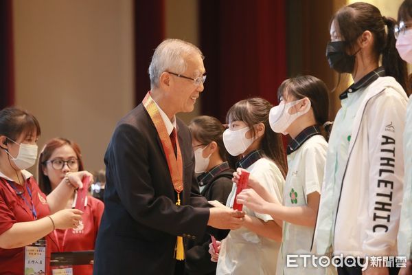 ▲佛光山慈悲基金會三好獎助學金頒贈         。（圖／佛光山慈悲基金會提供）