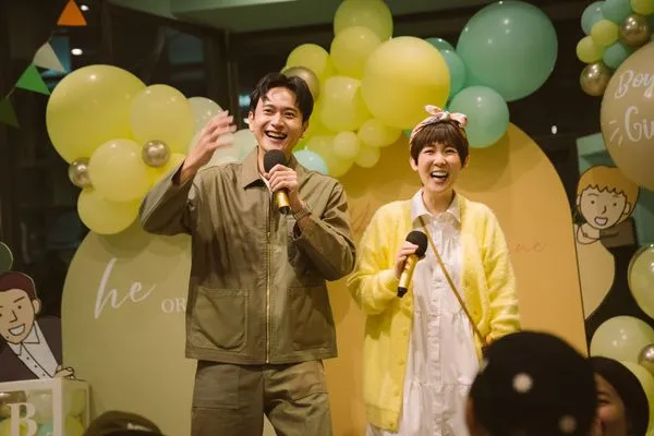 ▲劉冠廷、孫可芳的寶寶性別趴特地不選用藍色和粉紅色。（圖／翻攝自臉書／孫可芳（小豆））