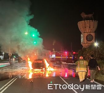 屏東男深夜追撞2車!座車起火「全面燃燒」 3人受傷送醫