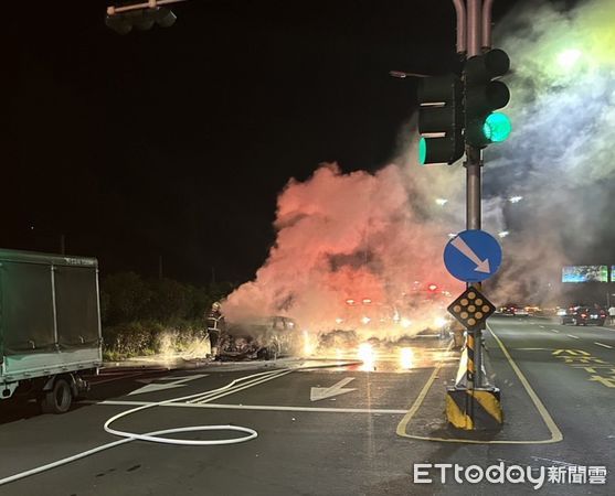 ▲▼屏東枋寮火燒車。（圖／記者陳崑福攝）