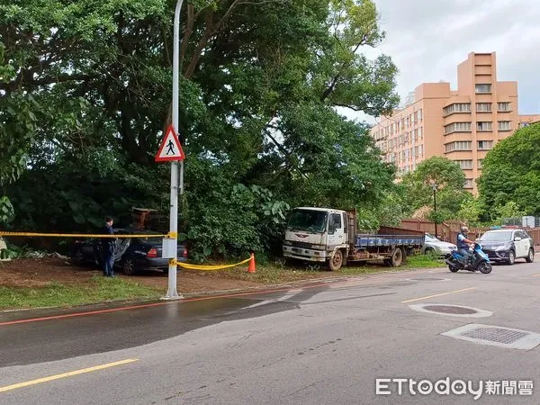 ▲▼  淡水有男子陳屍車內          。（圖／記者戴上容翻攝）