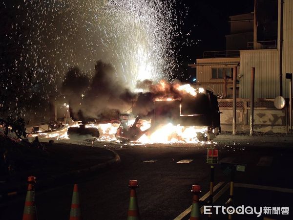 ▲▼桃園市觀音區鋪路機火警1死（圖／記者沈繼昌翻攝）