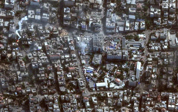 ▲▼11月11日拍攝的衛星圖，加薩市希法醫院（Al-Shifa Hospital）正處於以色列與哈瑪斯的持續衝突之中。（圖／路透）