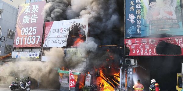 ▲彰化市中山路二段發生火警。（圖／記者唐詠絮翻攝）