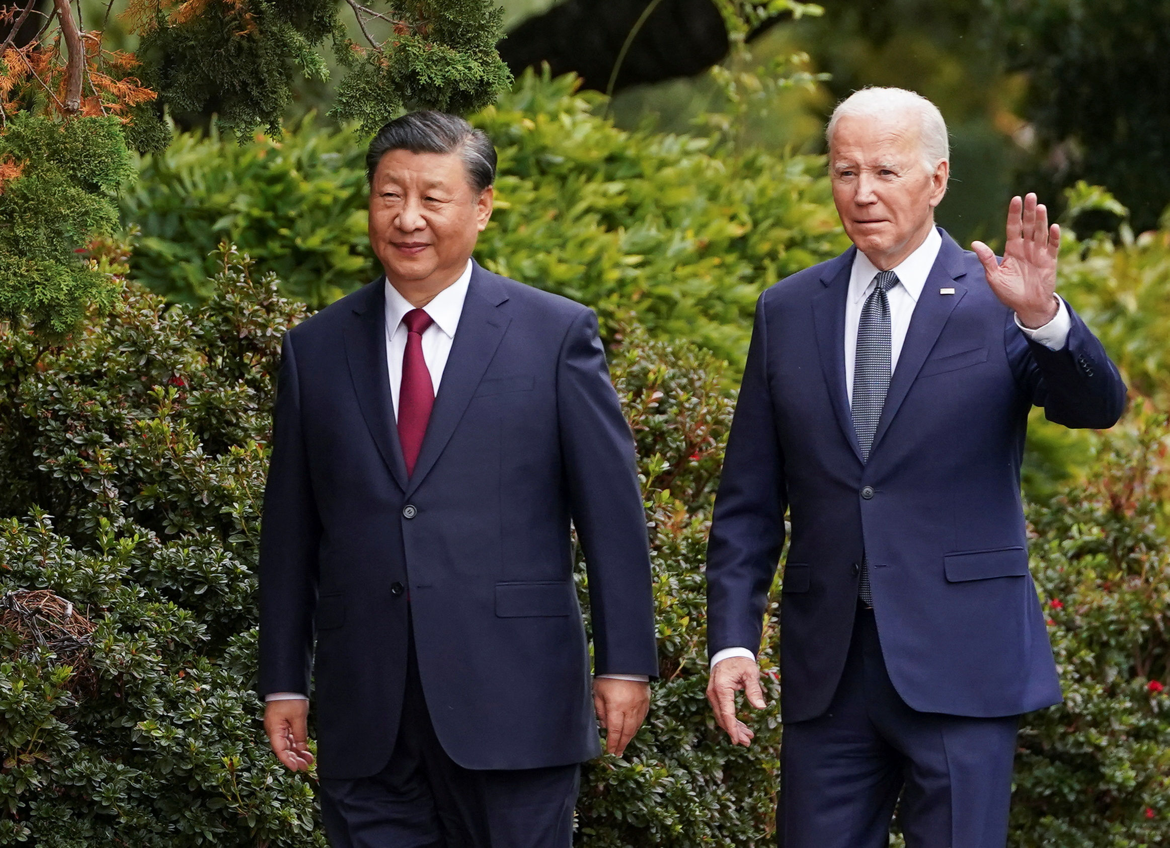 ▲拜習會結束，美國總統拜登與中國國家主席習近平散步。（圖／路透）