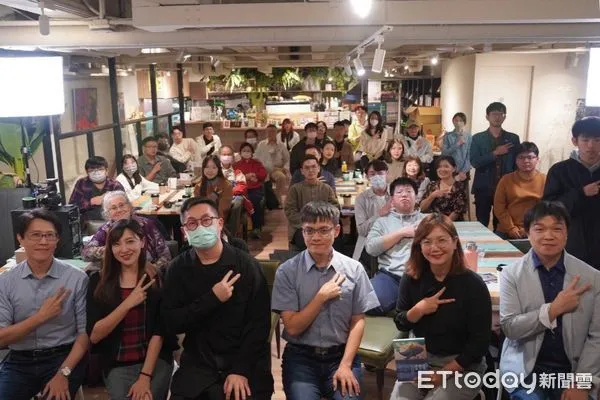 ▲由台灣公共策益﹑台灣智庫、台灣公民人權聯盟、台灣青年基金會、台灣教授協會、台灣勵志協會、亞洲政經與和平交流協會及US Taiwan Watch美國台灣觀測站、台灣青年法律人協會、Hello Taiwan協會等單位，共同舉辦的Y’s Day「週三青年日」，15日晚間舉辦座談，探討「誰才是土地的主人？台灣地方政治面面觀」。         。（圖／記者陳弘修翻攝）