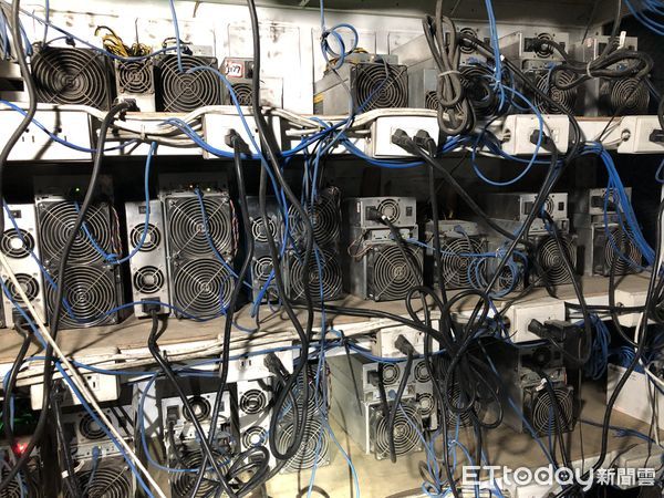 ▲▼刑事局中打破獲竊電集團在台中8處竊電，1年來竊電1170萬度，其中一處位在安親班樓下，非常危險。（圖／民眾提供，下同）