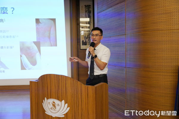 ▲花蓮慈院洪崧壬醫師在病友會中表示，乾癬只要積極接受治療，病人都會很好的療效。（圖／慈濟醫學中心提供，下同）