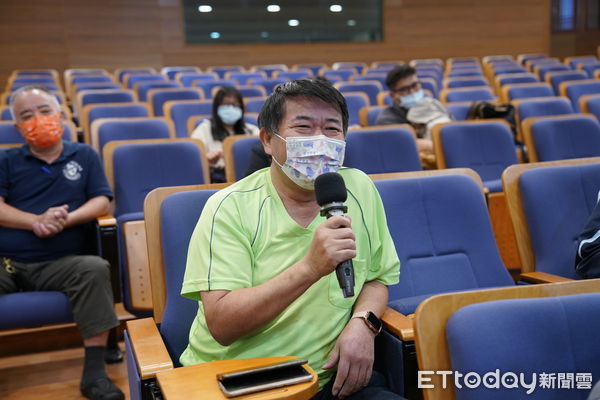 ▲花蓮慈院洪崧壬醫師在病友會中表示，乾癬只要積極接受治療，病人都會很好的療效。（圖／慈濟醫學中心提供，下同）