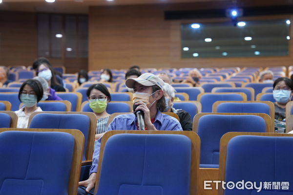 ▲花蓮慈院洪崧壬醫師在病友會中表示，乾癬只要積極接受治療，病人都會很好的療效。（圖／慈濟醫學中心提供，下同）