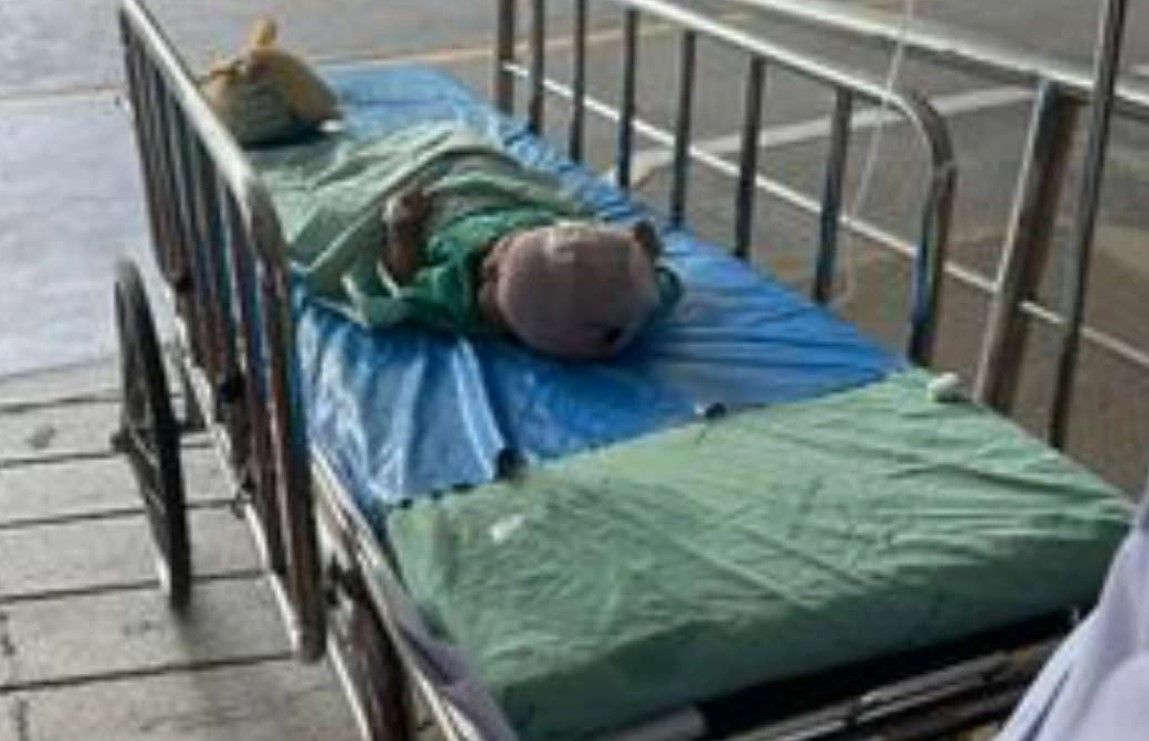 ▲▼泰國一名男嬰被猴子攻擊後昏迷。（圖／翻攝自Facebook）