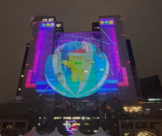 ▲新北耶誕城3D光雕投影秀首支「再度閃耀篇」。（圖／網友提供）