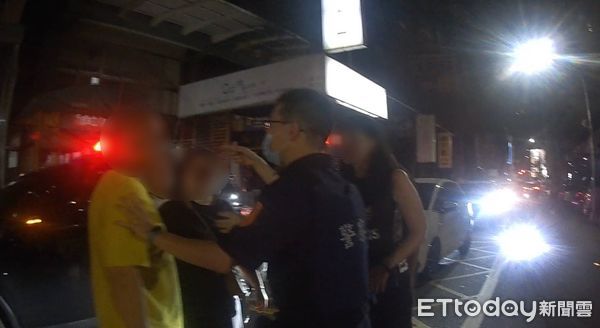 ▲▼停車場入口被擋！女駕駛檢舉反收罰單氣炸　警方曝「開罰關鍵」。（圖／記者賴文萱翻攝）