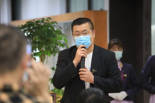 ▲▼身分曝光！台男曼谷遭恐怖虐殺　手反綁、膠帶封鼻纏頸。（圖／翻攝自台灣行勝於言實踐研究院）