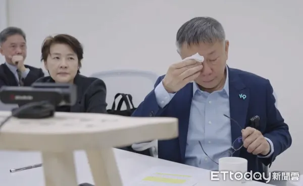 ▲▼柯文哲痛哭畫面曝光！會議上數次哽咽「你們不放棄，我就不放棄」。（圖／民眾黨）