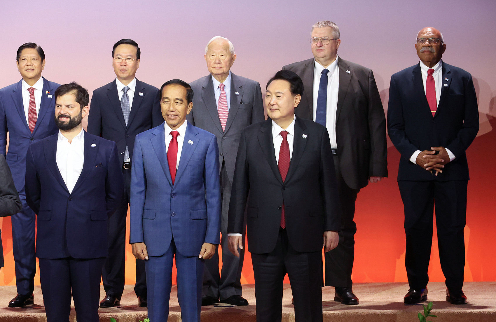 ▲▼ APEC各國領袖代表照慣例拍攝大合照。（圖／CFP）