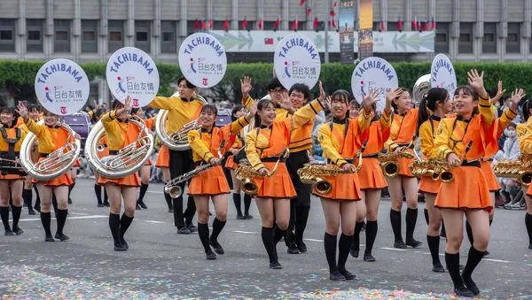 ▲▼橘色惡魔！日本京都橘高校吹奏樂部去年來台參與國慶大獲好評，今年返台首發表演將在12/10於高雄登場。（圖／總統府提供）